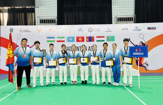 Төв Азийн бадминтоны тэмцээнээс өсвөрийн тамирчид медаль хүртжээ