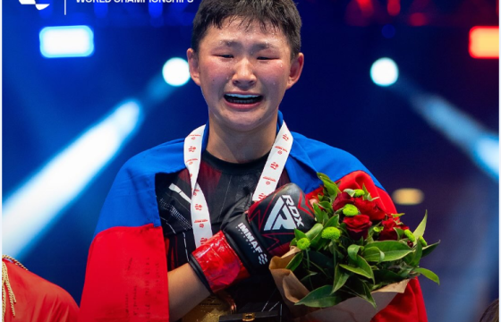 Б.Алтанчимэг холимог тулааны залуучуудын дэлхийн аварга боллоо