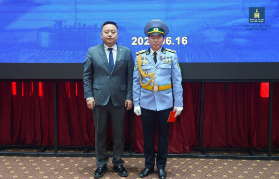 “Шилдэг ахлагч” анхны хүндэт тэмдэг гардуулах ажиллагаа боллоо