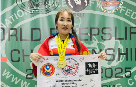 Д.НАРАНЦЭЦЭГ: Хүчтний өлгийн Архангайн Батцэнгэлийн хүн болохоор хүчтэй байдаг байлгүй дээ