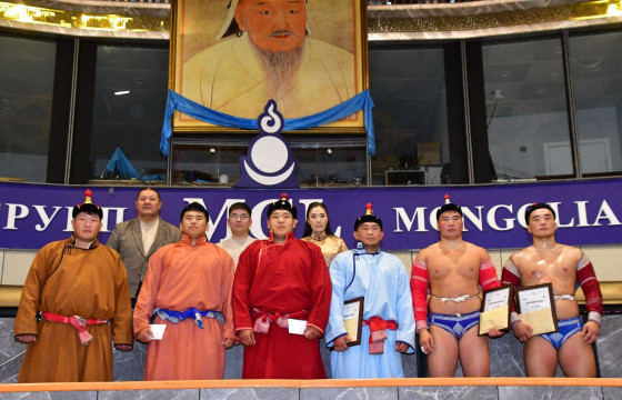  Сумын цолтон бөхчүүдийн барилдаанд  сумын начин Э.Ганболд түрүүллээ