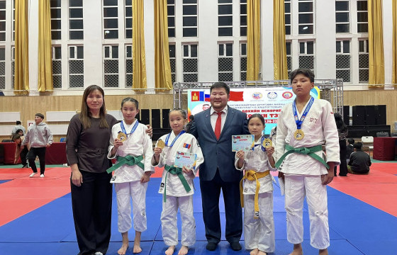 “Гүрү Дорж” клубийн охидын баг тэргүүн байрт шалгарлаа