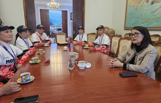 Элчин сайд У.Нямхүү 24 цагийн марафоны тамирчдыг хүлээн авч уулзлаа