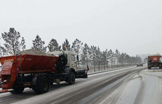 Халтиргаа гулгаа үүсэхээс сэргийлж давс, бодис цацаж байна