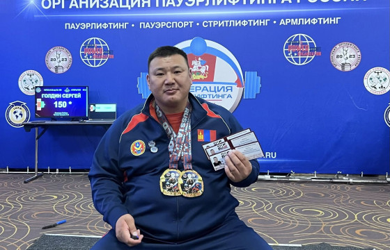 Н.Соёлдэлгэр гараар татах хүчний дэлхийн цомын аварга болов