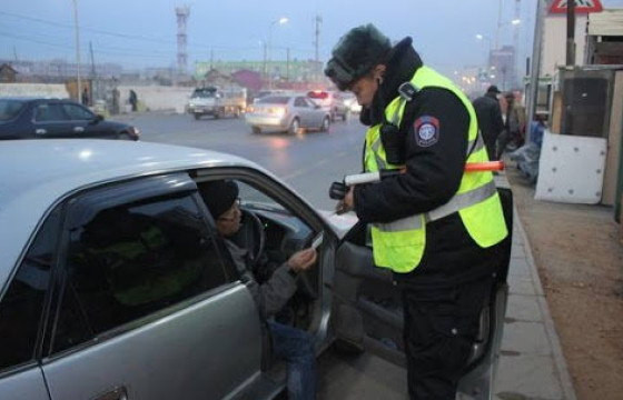 Жолооны эрхээ хасуулсан үедээ согтуугаар машин барьсан долоон хэрэг нэг хоногт бүртгэгжээ