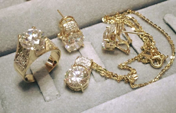 “Ээмэг, бөгж худалдан авах гэсэн боловч залилуулчихлаа” гэх дуудлага мэдээлэл бүртгэгджээ