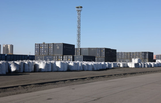 СУРВАЛЖИЛГА: Эрээн хотын гаалийн талбайд 8000 тонн, “Тавантолгой түлш” компанийн үйлдвэрт 35 мянган тонн хагас коксон түлш нөөцлөөд байна