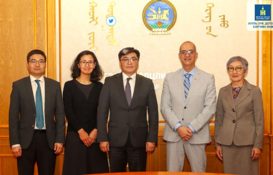 ХУУЛЬ ЗҮЙ, ДОТООД ХЭРГИЙН ЯАМНЫ ТӨРИЙН НАРИЙН БИЧГИЙН ДАРГА Н.МЯГМАР КАНАД УЛСЫН ГАДААД ХЭРГИЙН ЯАМНЫ МОНГОЛ БА НОМХОН ДАЛАЙН ОРНУУДЫН ХӨГЖЛИЙН ХӨТӨЛБӨРИЙН АХЛАХ МЭРГЭЖИЛТЭН МАРУН АБУ ФАЙССАЛЫГ ХҮЛЭЭН АВЧ УУЛЗЛАА