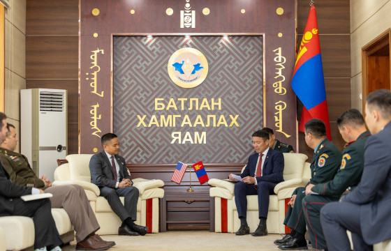 АНУ-ААС МОНГОЛД СУУГАА ЭЛЧИН САЙДЫГ БАТЛАН ХАМГААЛАХЫН САЙД Д.БАТЛУТ ХҮЛЭЭН АВЧ УУЛЗЛАА