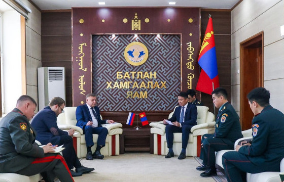 ОХУ-ААС МОНГОЛ УЛСАД СУУГАА ЭЛЧИН САЙДЫГ БАТЛАН ХАМГААЛАХЫН САЙД Д.БАТЛУТ ХҮЛЭЭН АВЧ УУЛЗАВ