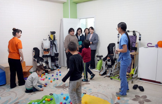 Хөгжлийн бэрхшээлтэй хүүхдийг дэмжих төвийн үйл ажиллагаанд эцэг эхчүүд сэтгэл өндөр байна