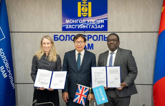 “Алслагдсан орон нутгийн багш, сурагчдын англи хэлний ур чадварыг дэмжих” төслийн гэрээг байгуулжээ