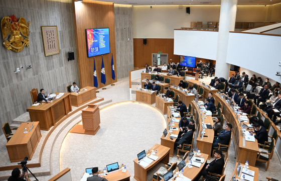 НИТХ-ын ээлжит бус VIII хуралдаанд нийслэлийн агаарын бохирдлыг бууруулах чиглэлээр хэрэгжүүлж буй ажил, арга хэмжээний талаар танилцууллаа