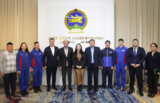 ССАЖЗ-ын сайд Ч.Ундрам  өвлийн олимпын баг тамирчдыг хүлээн авч уулзав