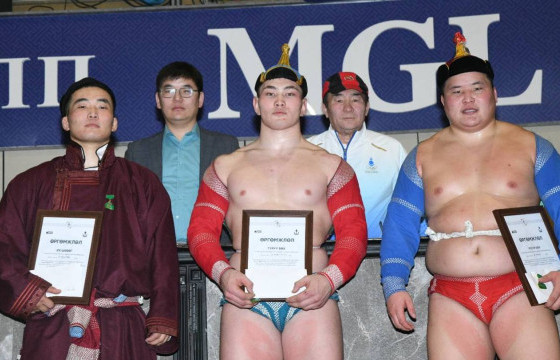 Сумын цолтнуудын барилдаанд Д.Мөнх-Отгон түрүүллээ