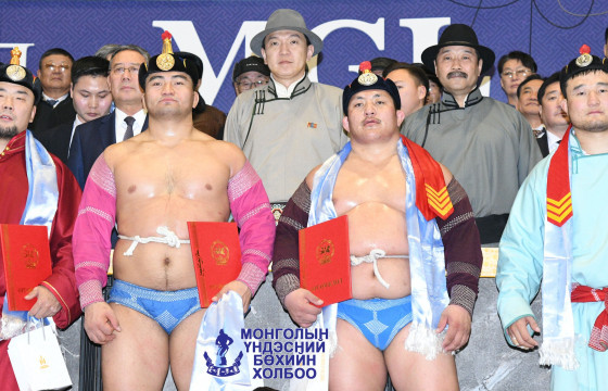 Ц.Бямба-Отгон Үндсэн хуулийн өдрийн барилдаанд түрүүллээ