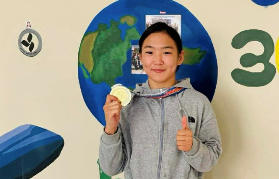 О.ГАНСУВД: “Хантайшир” дэвжээний Б.Сувд-Эрдэнэ эгчтэй хийсэн медалийн төлөөх барилдаан хамгийн чанга нь байсан 