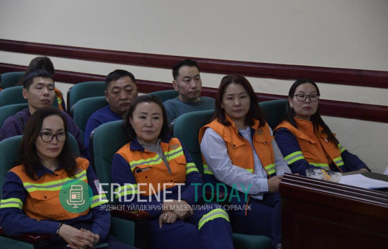 “Аюулгүй ажиллагаанд авхаалжтай хандацгаая” тэмцээнд оролцогчдод талархал, хамгаалах хэрэгсэл гардуулав