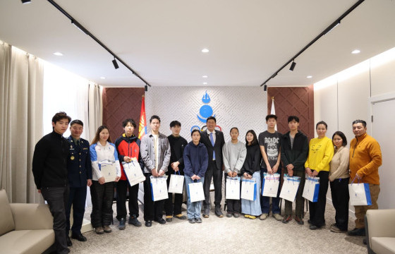 МҮОХ-ны ерөнхийлөгч мөсөнд авиралтын тамирчдыг хүлээн авч уулзав