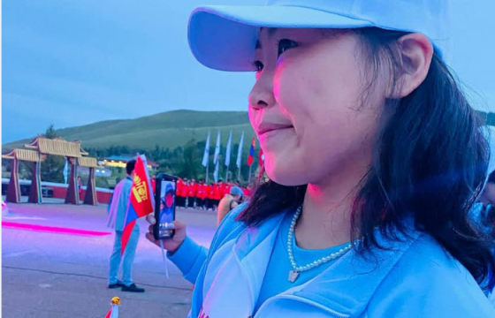 Б.ҮҮРИЙНЦОЛМОН: Ах, эгч хоёрыгоо дагаад чөлөөт бөхийн спортод хөл тавьж байлаа 