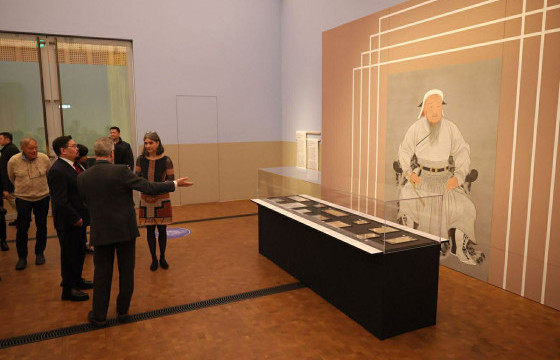 МОНГОЛ УЛСЫН ЕРӨНХИЙ САЙД Г.ЗАНДАНШАТАР ШВЕЙЦАРТ ТОЛИЛУУЛЖ БУЙ “МОНГОЛ ОРОН: ХОЁР ЦАГ ХУГАЦАА” ҮЗЭСГЭЛЭНГЭЭР ЗОЧЛОВ