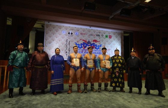 Европын монголчуудын цагаан сарын барилдаан болжээ