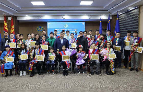 Дархан-Уул аймаг өсвөрийн тамирчдыг нэг сая төгрөгөөр урамшууллаа