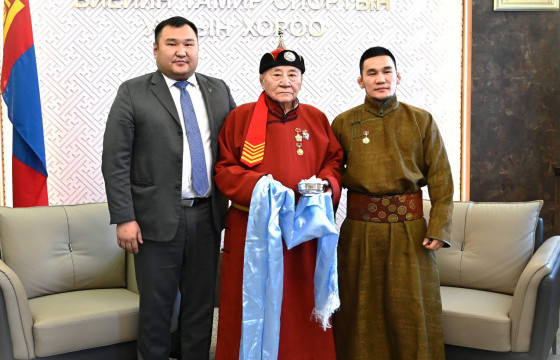 БТСУХ Хөдөлмөрийн баатар Д.Сэрээтэр, Гавьяат тамирчин Т.Түвшинтулга нарт хүндэтгэл үзүүлэв