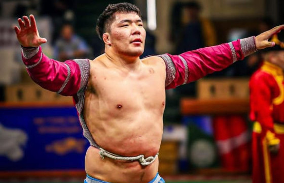 М.Лхагвагэрэл заан сар шинийн барилдаанд түрүүллээ