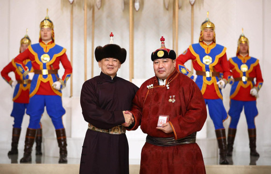 Ч.Санжаадамба аварга, Монгол Улсын гавьяат тамирчин цол хүртлээ