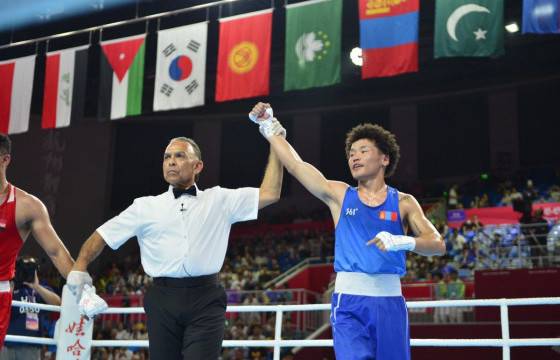 Г.Лундаа Казахстаны боксчин Бейбарыс Жексенийг ялав