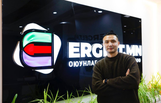 Э.ТОДГЭРЭЛ: “ТУСГААР ТОГТНОЛ” БОШИГ САХИГЧ КИНОНД ТОГЛОХДОО ДАХИН НЭГ УДАА ТҮҮХИЙН ХИЧЭЭЛД СУУСАН ЮМ ШИГ БОЛЛОО