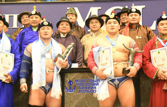 Э.Батмагнай арслан Булганы таван аваргын нэрэмжит барилдаанд түрүүлэв