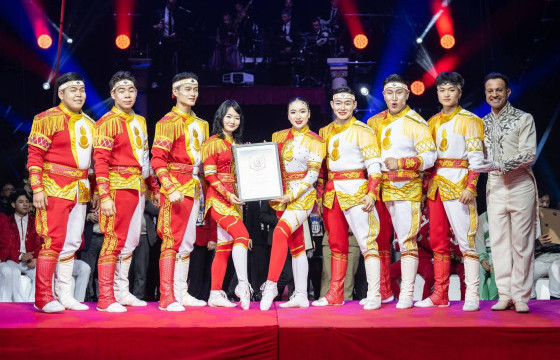 Манай циркчид Испанийн наадмаас мөнгөн цом хүртжээ