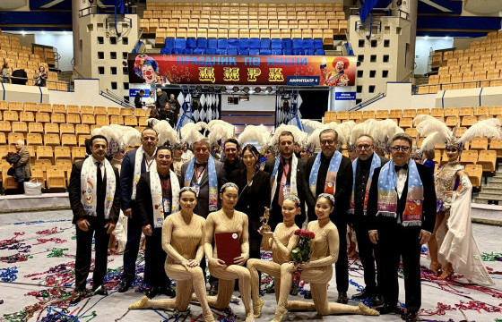 Циркчид олон улсын наадмаас “Алтан цом” хүртлээ