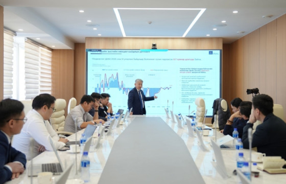 Эдийн засгийн өсөлт, хөрөнгө оруулалтын чиглэлээр санал солилцов