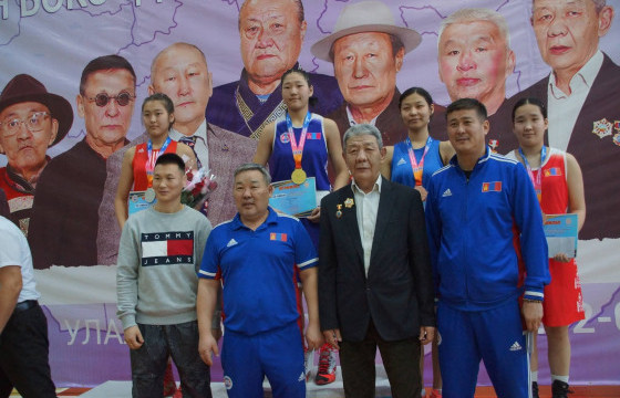 Боксын улсын аваргаас “Бурхан Халдун” клубийн тамирчид медаль хүртлээ