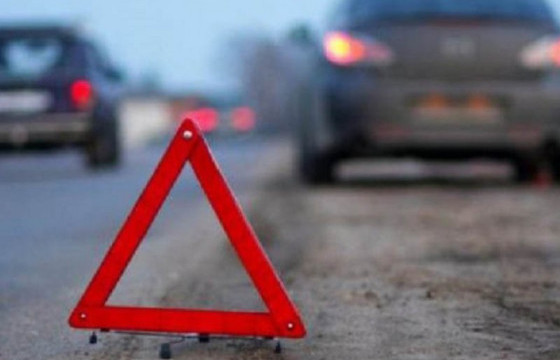 Гарцтай хэсгээр зам хөндлөн гарч байсан хоёр хүүхдийг мөргөж, гэмтээжээ