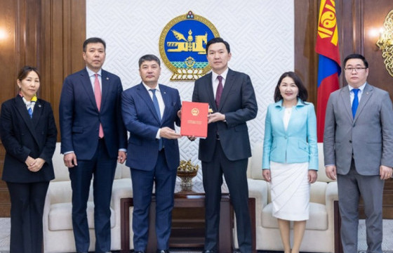 Хувийн нэмэлт тэтгэврийн тухай анхдагч хуулийн төслийг өргөн мэдүүллээ