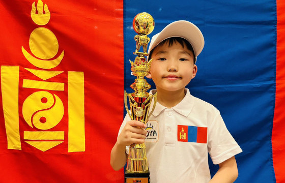 А.ИРЭЭДҮЙ: Би ээждээ хайртай, ээж байхаар би сандардаггүй сампингийн бодлогоо хурдан боддог