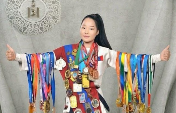 Д.САРАНТУЯА: Ялж, ялагдсан ч үргэлж миний ард бат зогсдог гэр бүлдээ талархдаг