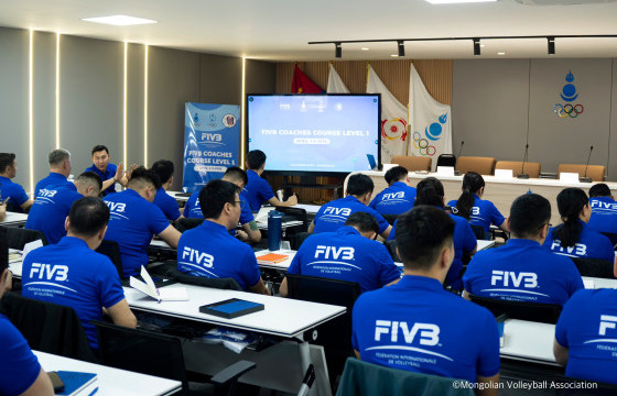 Волейболыг дасгалжуулагчдийн олон улсын сургалт эхэллээ