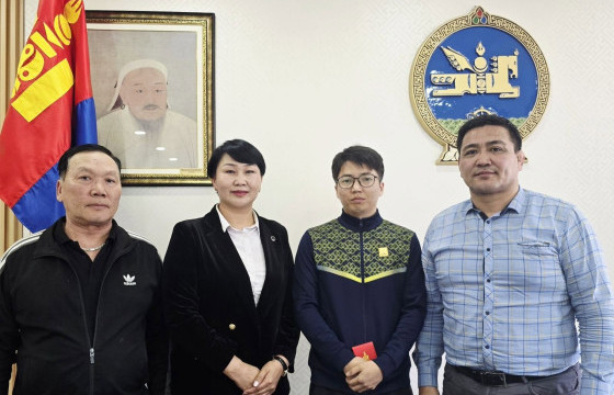 Дарханы штангийн дасгалжуулагч А.Нэргүйбаатар спортын мастер цол хүртлээ