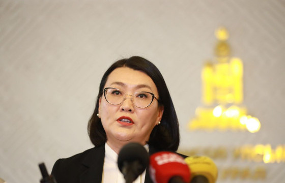 А.АРИУНЗАЯА: Улс төрийн өшөө авалтаа болимоор байна
