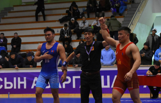 Ж.ЛХАГВАСҮРЭН: Аав минь хөдөлмөр, зүтгэлээ үнэлүүлж амжаагүй