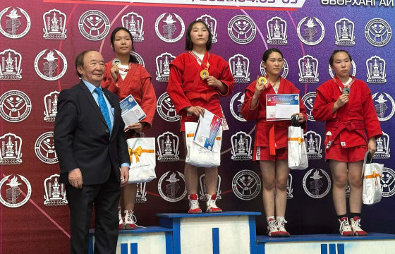 Самбо бөхийн УАШТ-ээс “Женко” клуб 1 алт, 3 мөнгө, 2 хүрэл медаль хүртэв