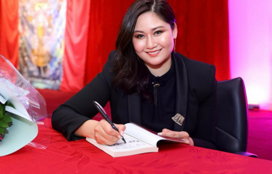 Д.УРАНБИЛЭГ: “МӨНХ ТЭНГЭРИЙН БИЧИГ” ҮЗЭСГЭЛЭНД БҮТЭЭЛЭЭ ДЭЛГЭСЭН 300 ГАРУЙ БАГШ, СУРАГЧДЫН МИНЬ ХӨДӨЛМӨР “МӨНГӨН МОД” ШАГНАЛААР МЯЛААГДСАНД БАЯРТАЙ БАЙНА