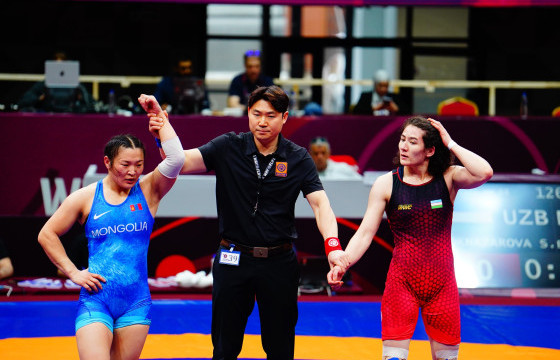 Э.Дэлгэрмаа Узбекистаны бөхийг ялж, шигшээ наймд шалгарлаа