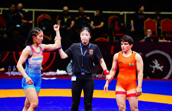 Б.Хулан Азийн аварга Манишаг ялж, хагас шигшээд шалгарлаа